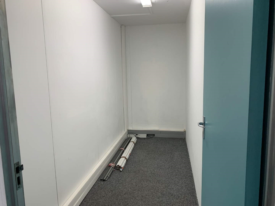 To Let commercial Property for Rent in Loevenstein Western Cape